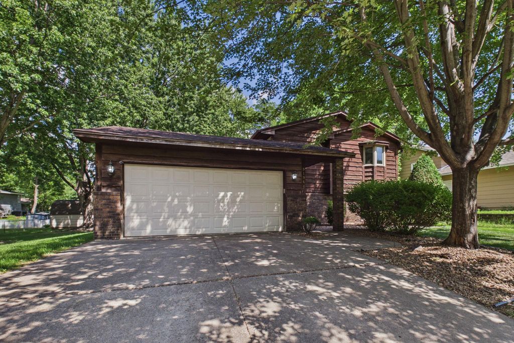 Photo of 9194 Goldenrod Lane N, Maple Grove, MN 55369 (MLS # 7102768)