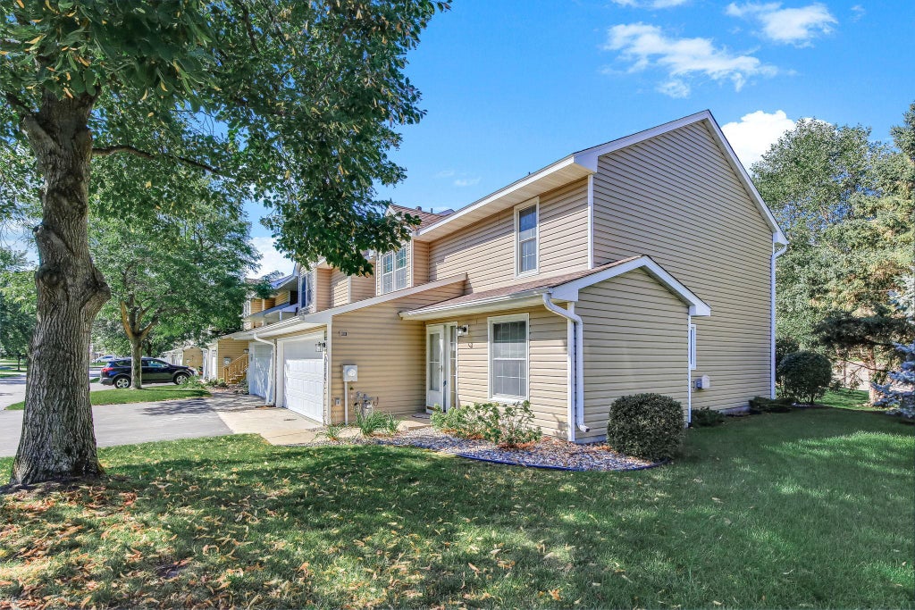 Photo of 6604 Upper 23rd Street N, Oakdale, MN 55128 (MLS # 7136771)