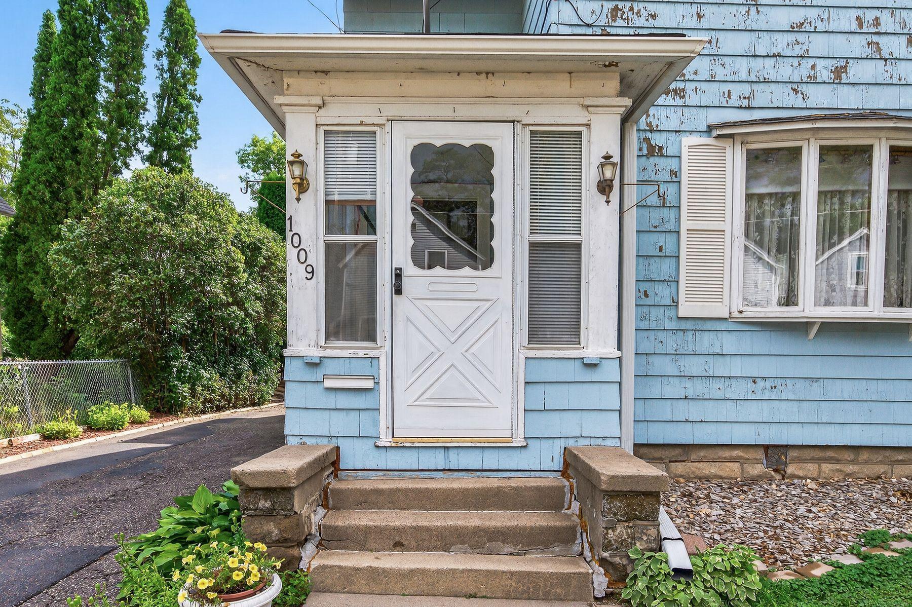 1009 3rd Street S