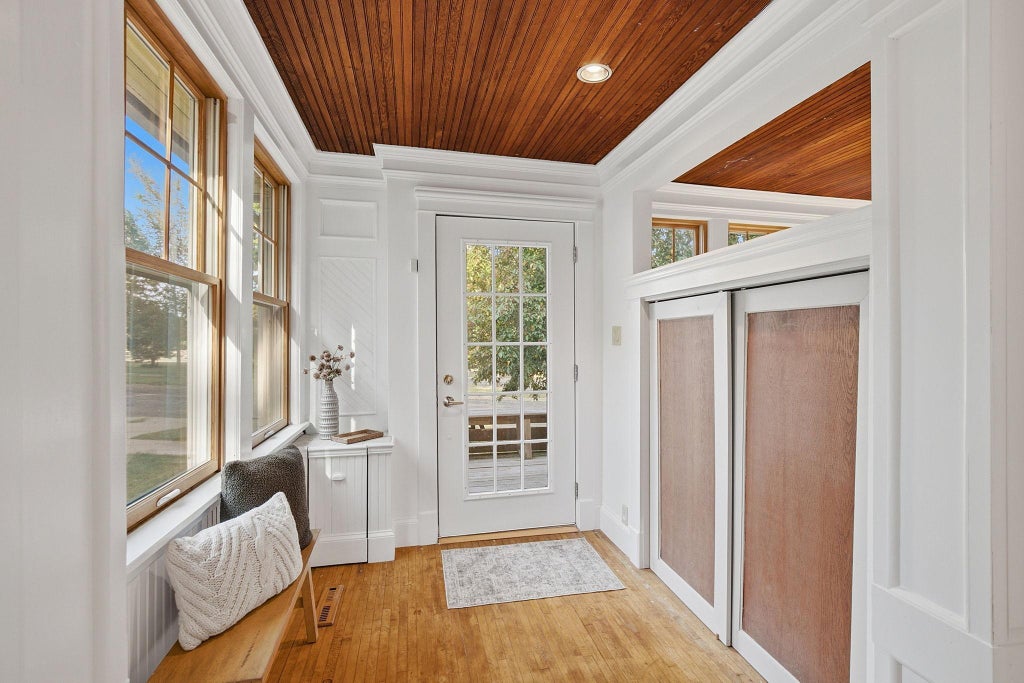 Photo of 750 Chippewa Avenue, Saint Paul, MN 55107 (MLS # 7111190)