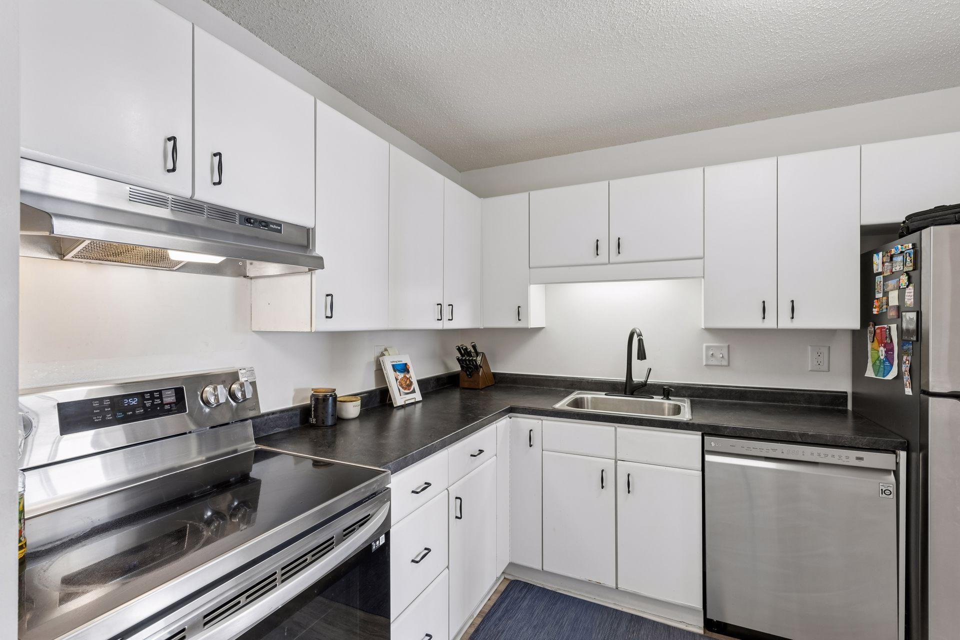 78 10th Street E 2408