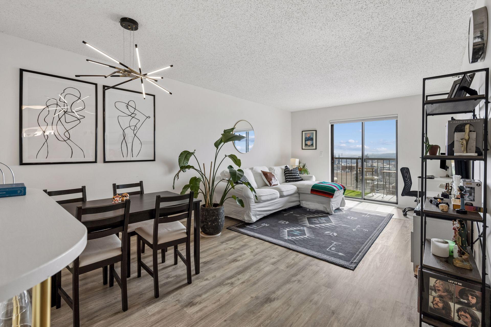 78 10th Street E 2408