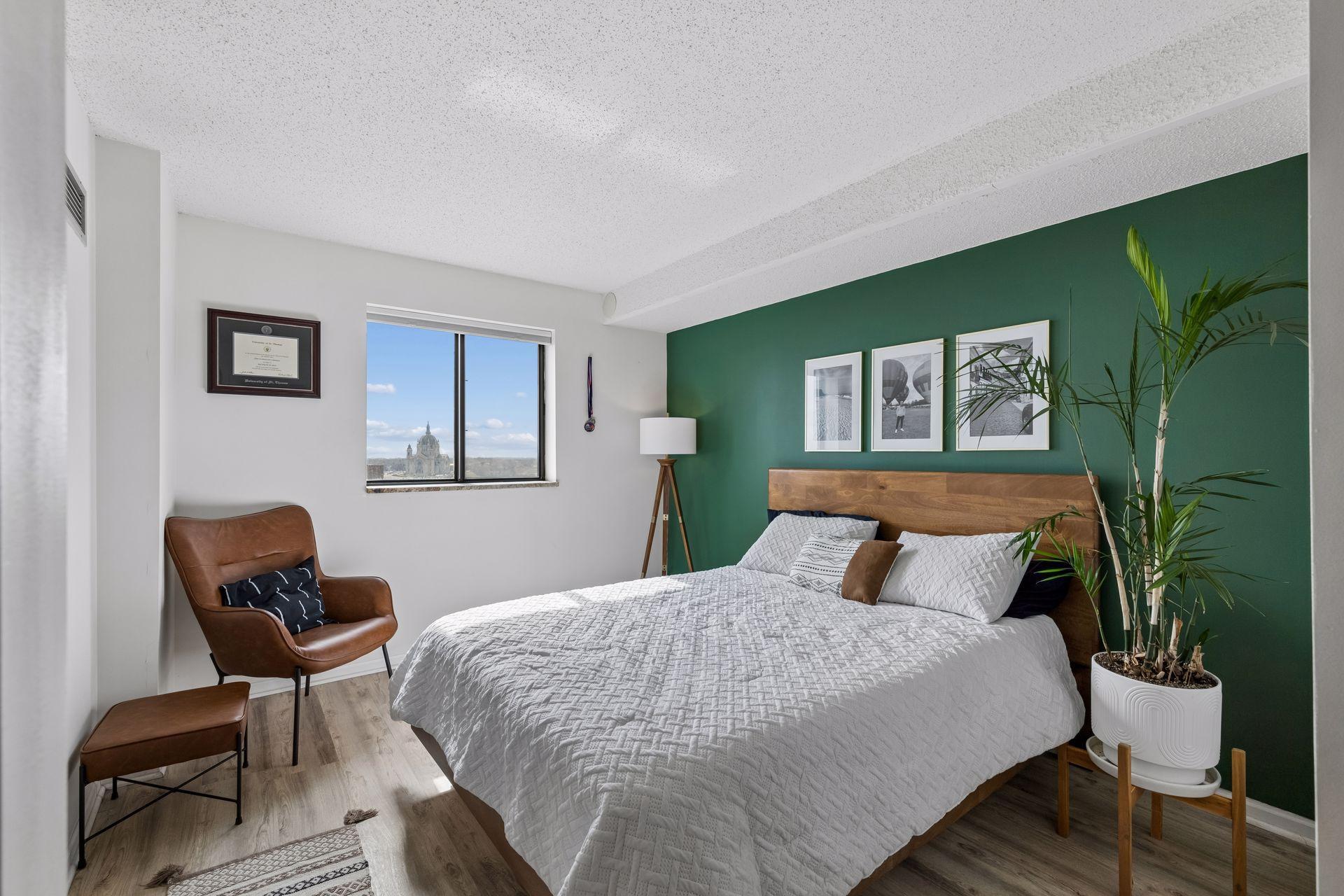 78 10th Street E 2408