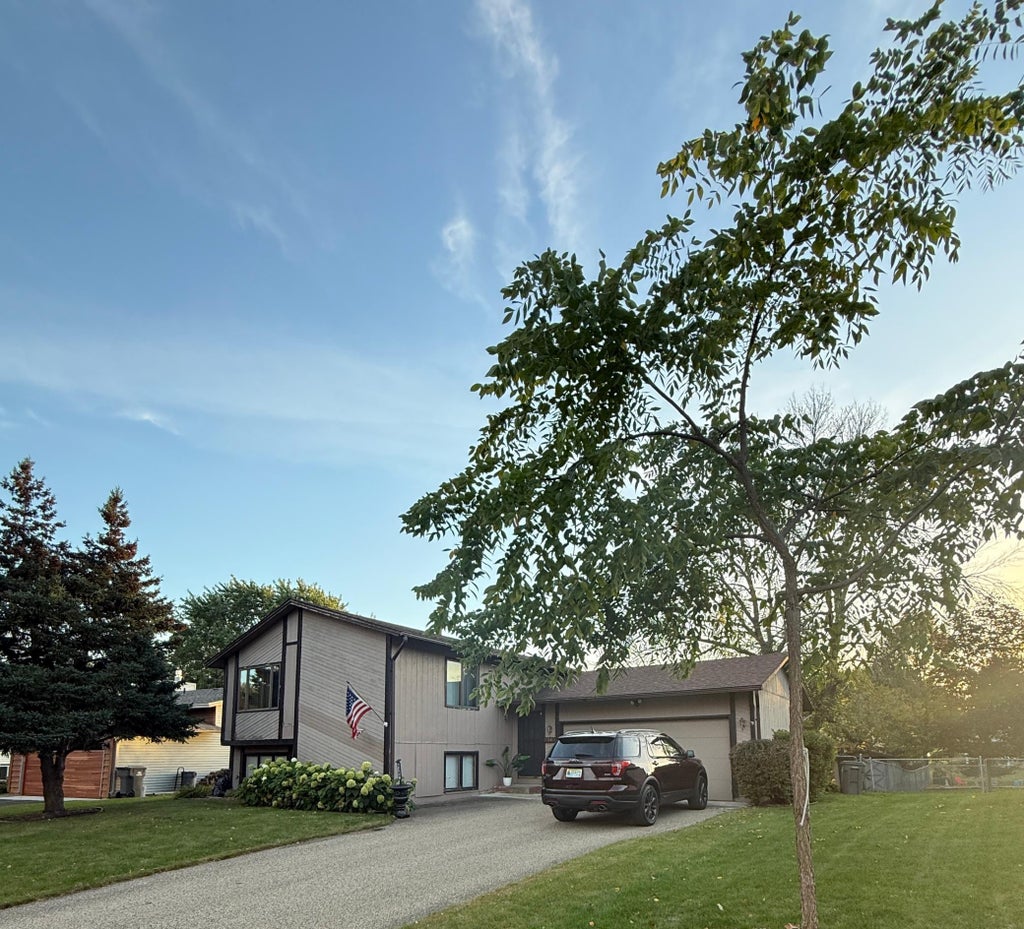 Photo of 6342 Whispering Oaks Drive, Eden Prairie, MN 55346 (MLS # 7157121)