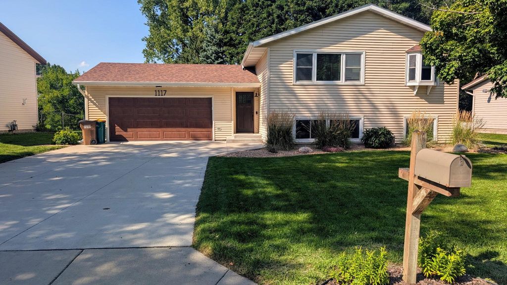 Photo of 1117 Eastgate Road, Albert Lea, MN 56007 (MLS # 7048775)