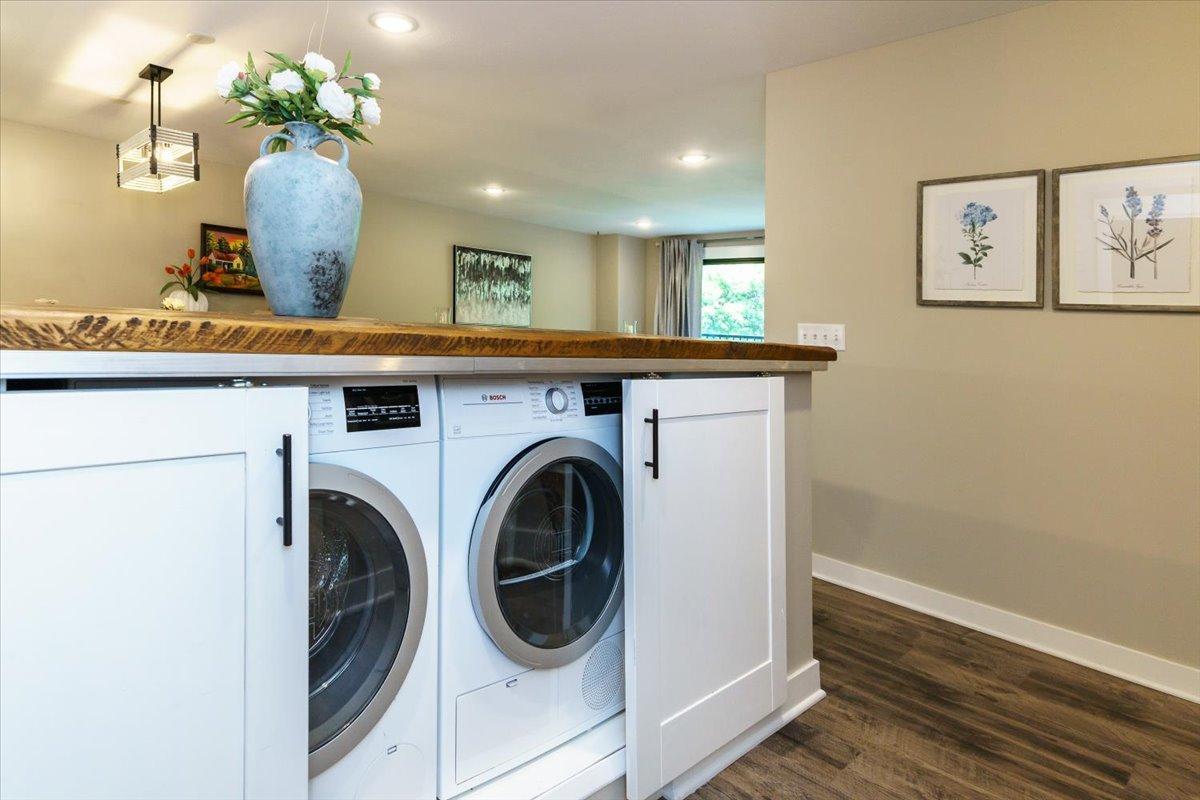 10501 Cedar Lake Road 404