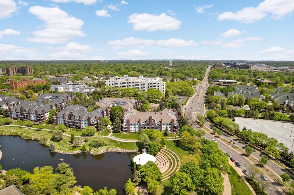 Photo of 7540 Edinborough Way #1319, Edina, MN 55435 (MLS # 7029432)