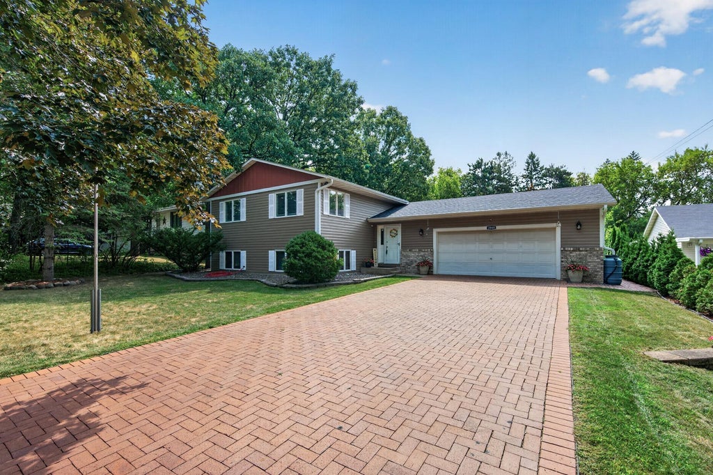 Photo of 2048 17th Avenue E, North Saint Paul, MN 55109 (MLS # 7125774)