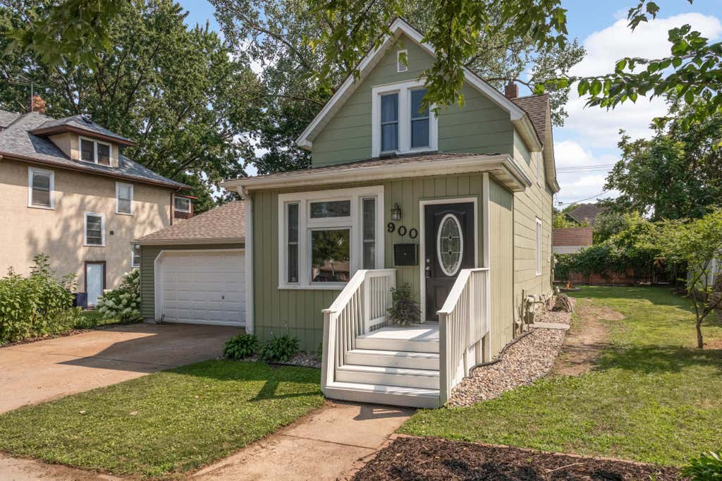 Photo of 900 Wakefield Avenue, Saint Paul, MN 55106 (MLS # 7107626)