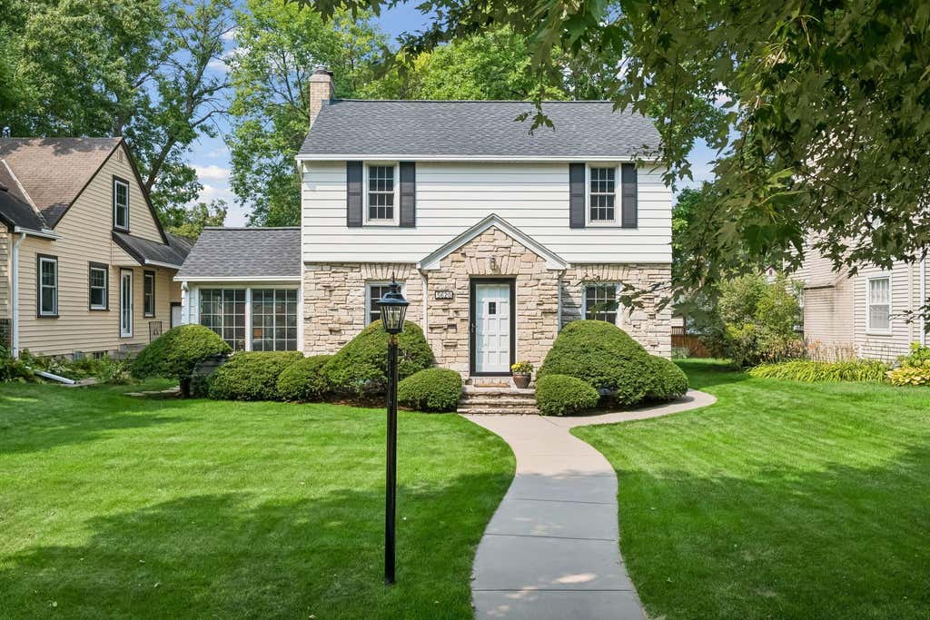 Photo of 5620 Dupont Avenue S, Minneapolis, MN 55419 (MLS # 7102297)