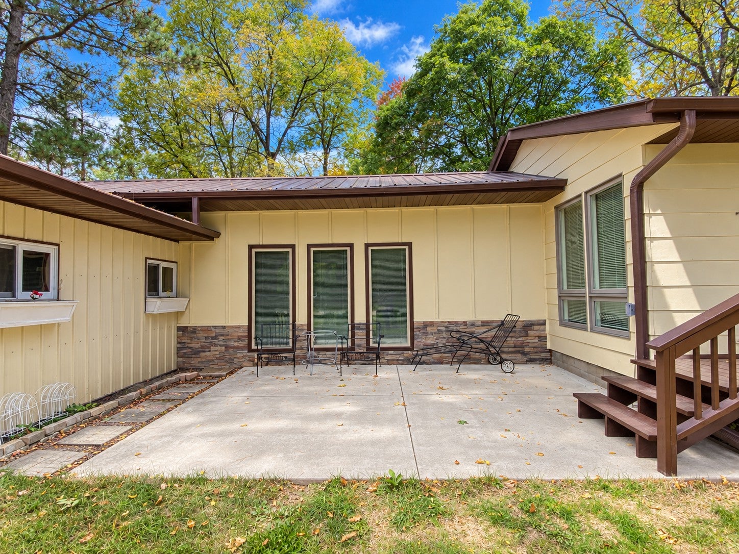 22838 Glenhaven Drive