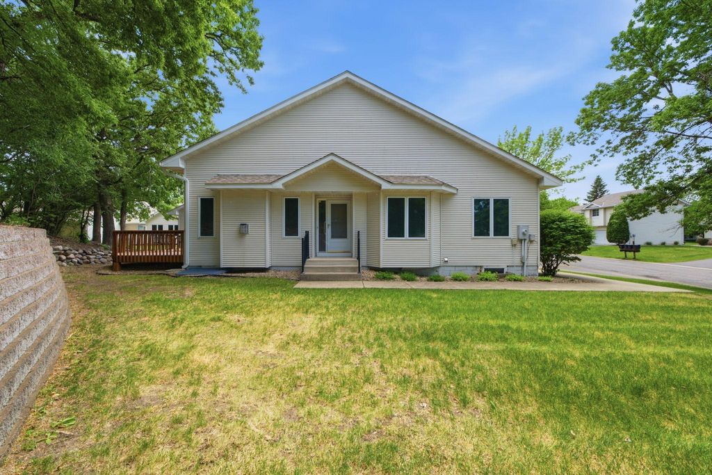 Photo of 815 Wescott Square, Eagan, MN 55123 (MLS # 7081613)
