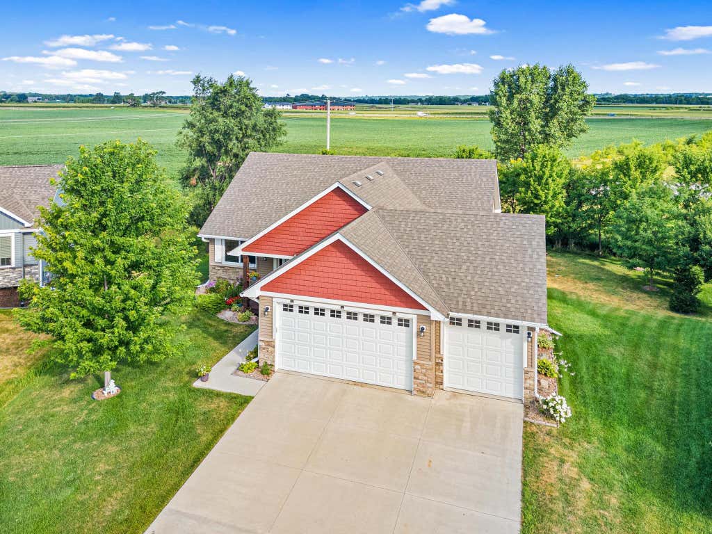 Photo of 914 Prestwick Drive, Belle Plaine, MN 56011 (MLS # 7111444)