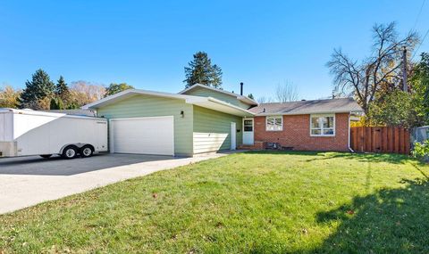 Photo of 2807 Edgewood Drive N, Fargo, ND 58102 (MLS # 7031663)