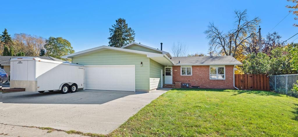 Photo of 2807 Edgewood Drive N, Fargo, ND 58102 (MLS # 7031663)