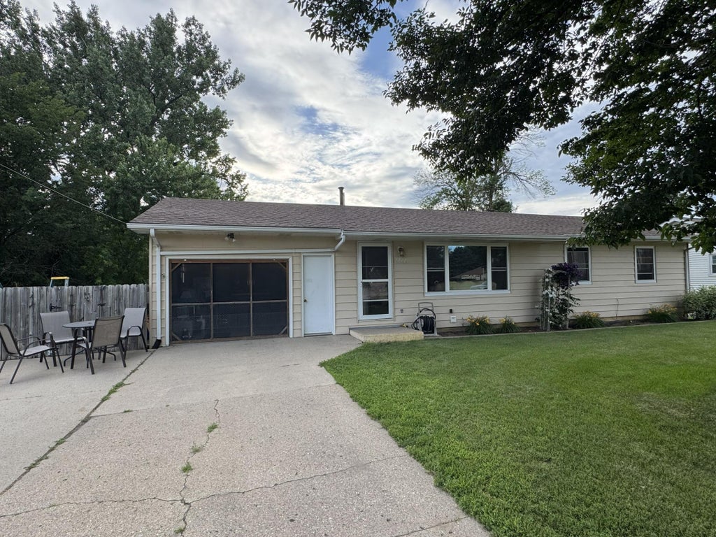 Photo of 2722 Albion Avenue, Fairmont, MN 56031 (MLS # 7098941)
