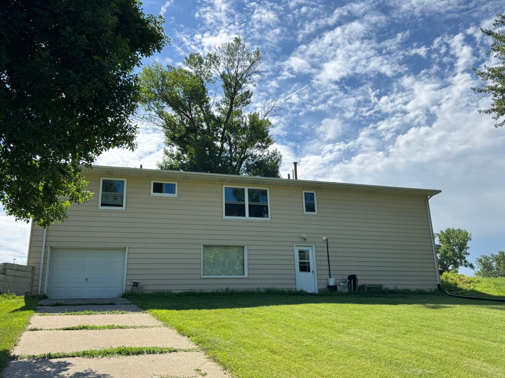 Photo of 2722 Albion Avenue, Fairmont, MN 56031 (MLS # 7098941)