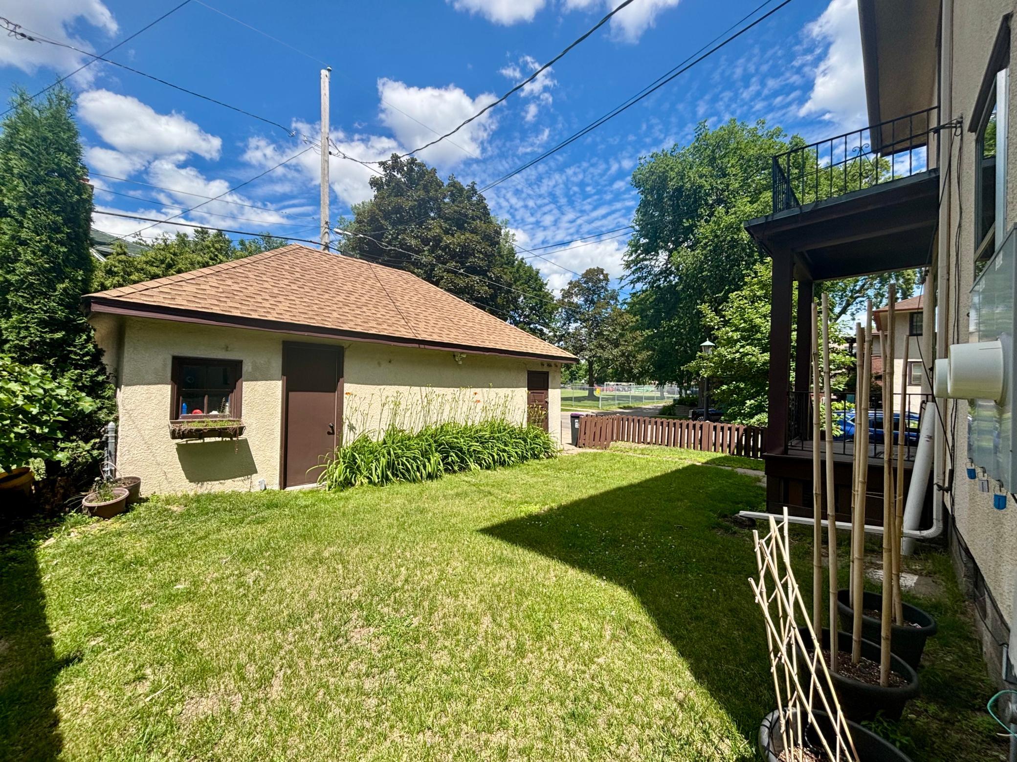 157 Lexington Parkway S