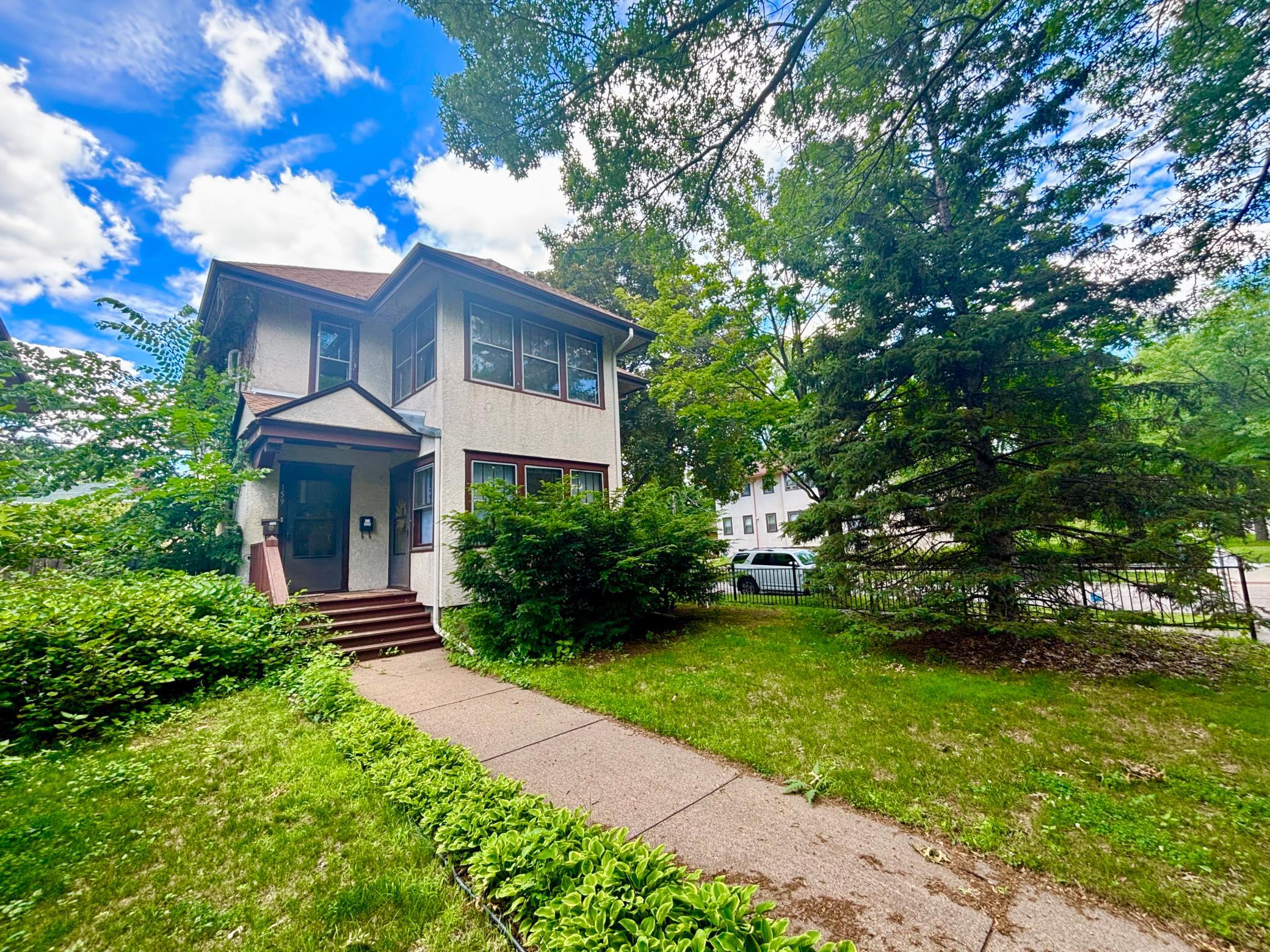 157 Lexington Parkway S