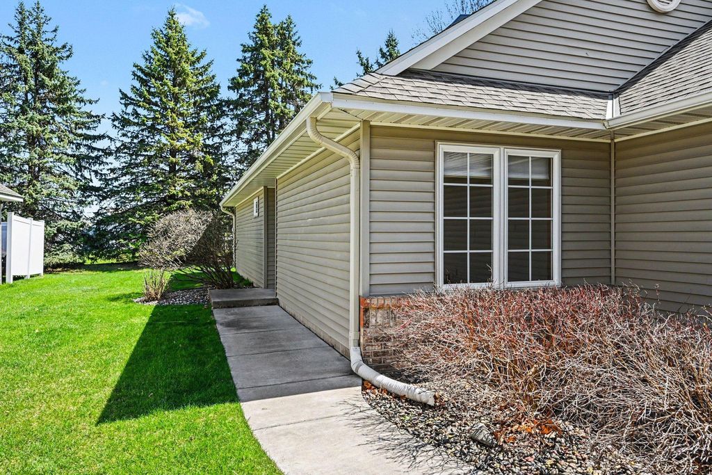 Photo of 6608 Bixby Way, Inver Grove Heights, MN 55076 (MLS # 7055838)