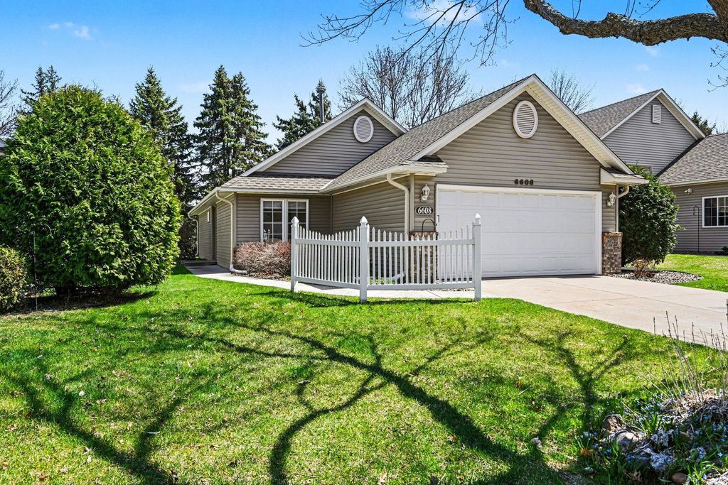 Photo of 6608 Bixby Way, Inver Grove Heights, MN 55076 (MLS # 7055838)