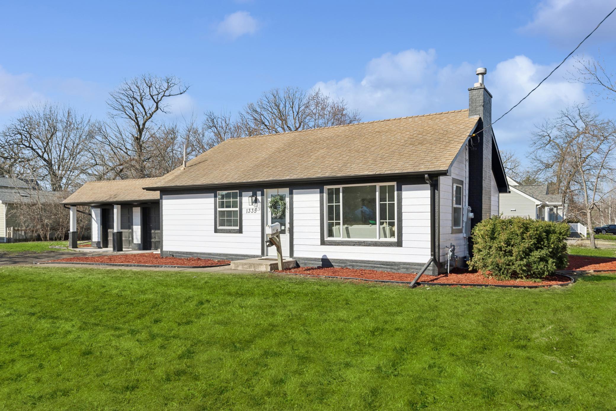 1335 Hampshire Avenue N