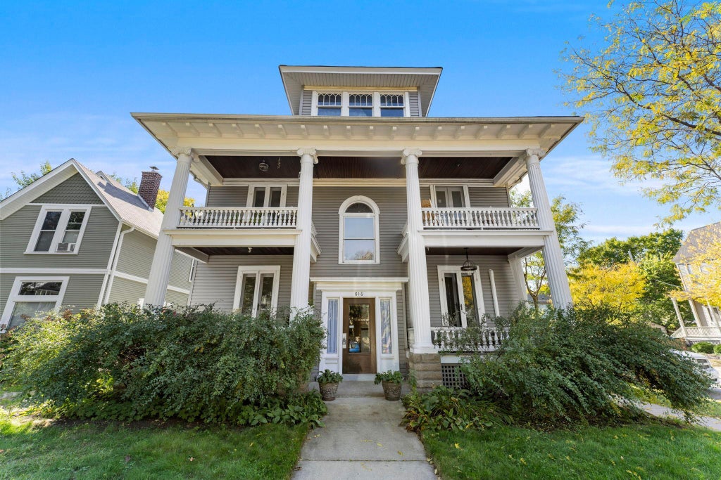 Photo of 816 Hague Avenue #3, Saint Paul, MN 55104 (MLS # 7155928)