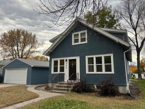 Photo of 740 Ash Street NE, Hutchinson, MN 55350 (MLS # 6814526)