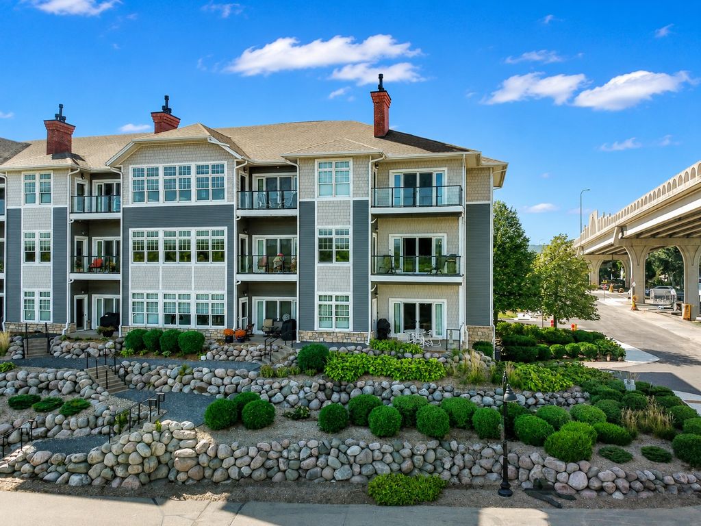 Photo of 225 Lawrence Boulevard W #301, Wabasha, MN 55981 (MLS # 7094412)