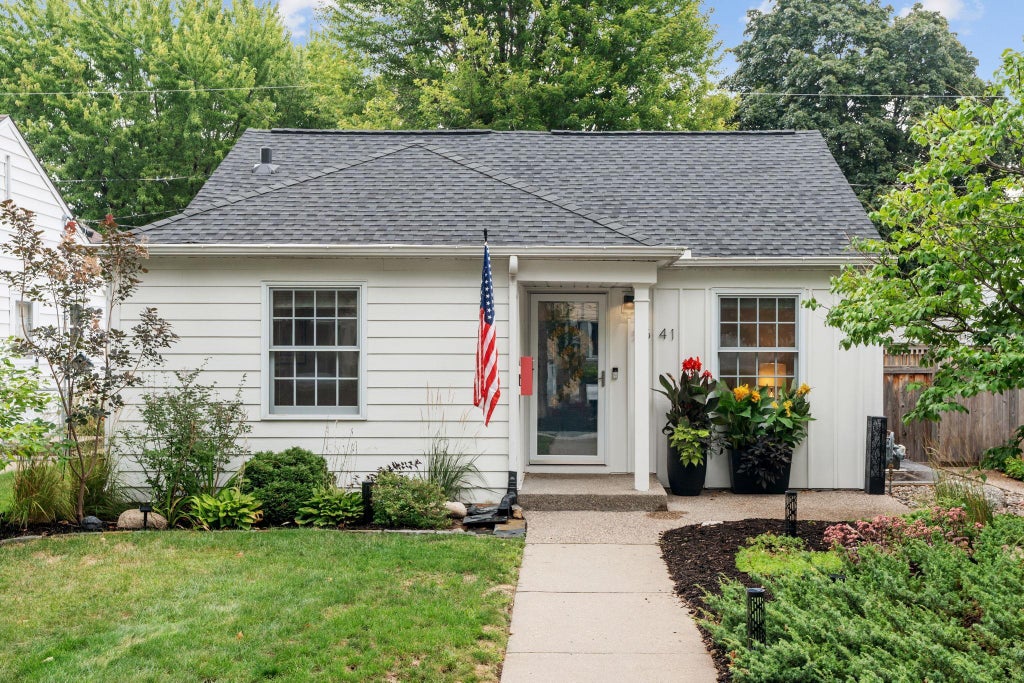 Photo of 5541 Vincent Avenue S, Minneapolis, MN 55410 (MLS # 7141642)