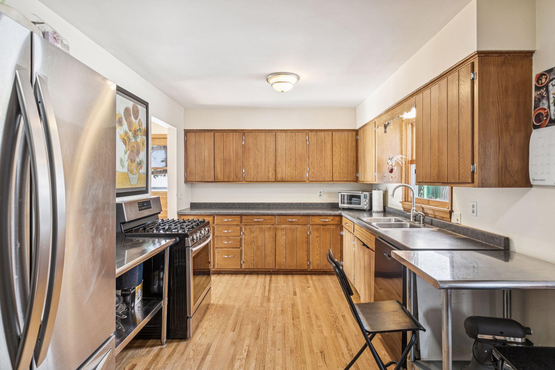 711 Grandview Avenue W