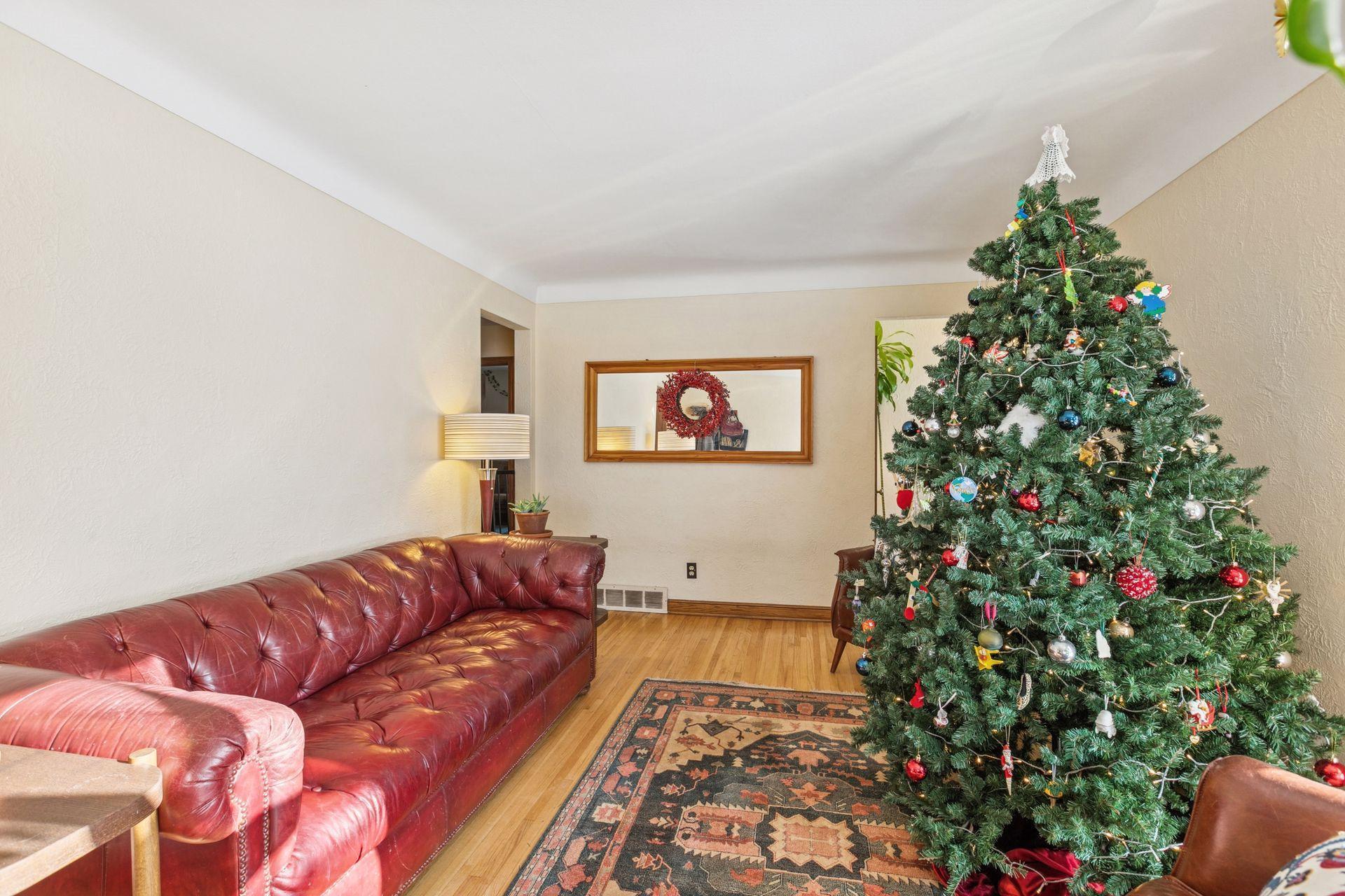 711 Grandview Avenue W