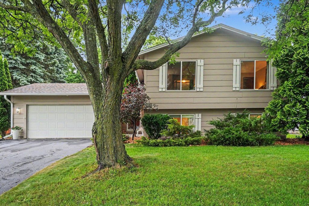 Photo of 7201 32nd Avenue N, Crystal, MN 55427 (MLS # 7067344)