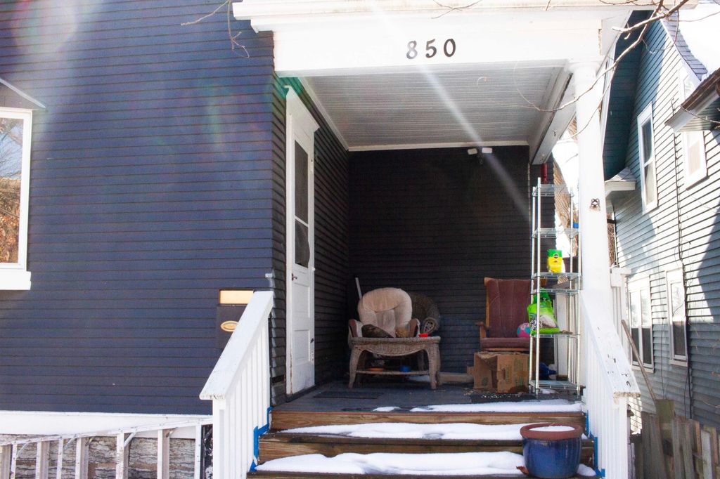 Photo of 850 5th Street E, Saint Paul, MN 55106 (MLS # 7039415)