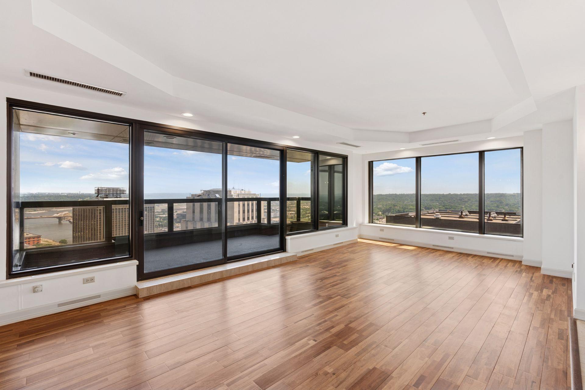 59 4th Street W 21C