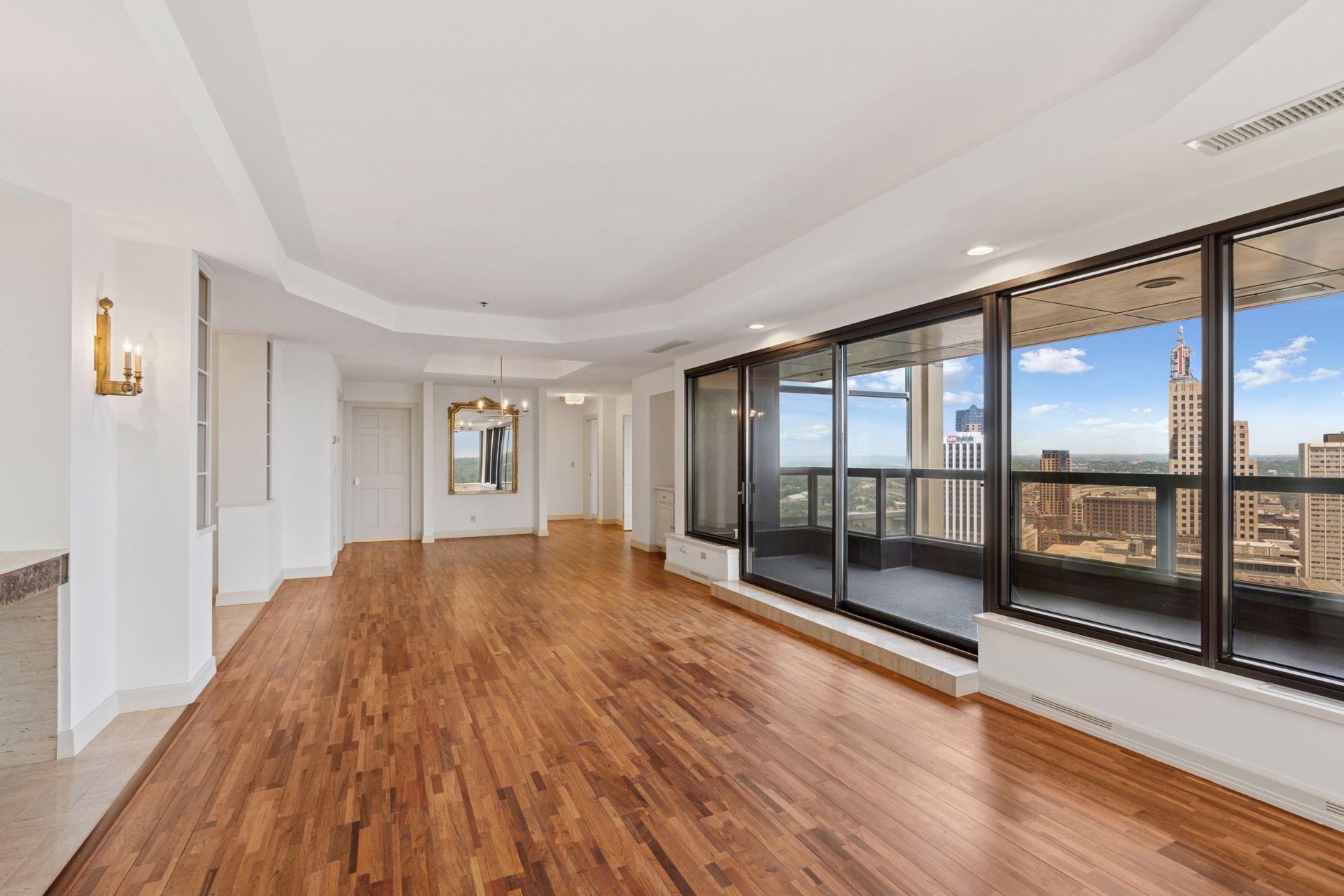 59 4th Street W 21C