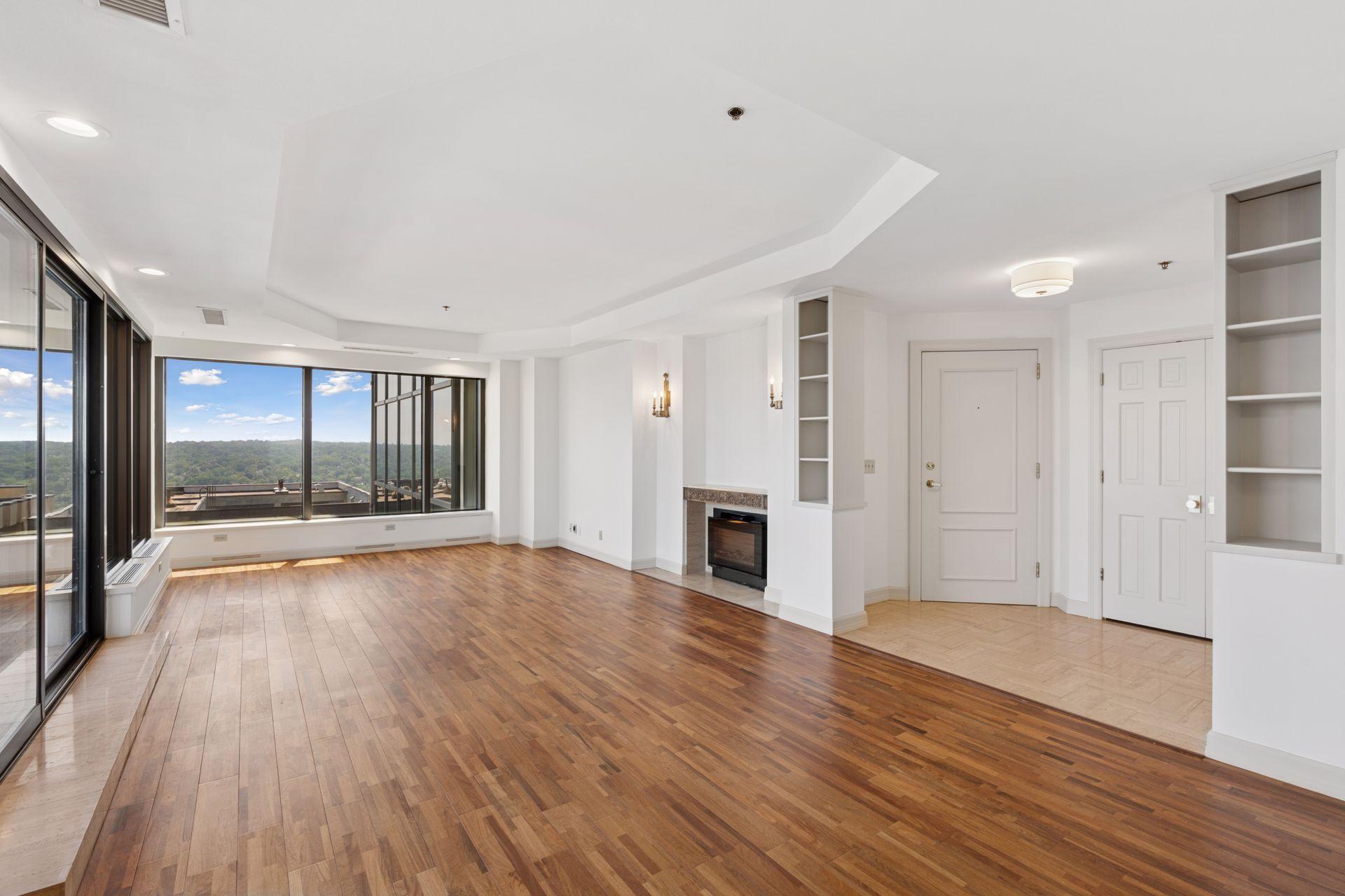59 4th Street W 21C