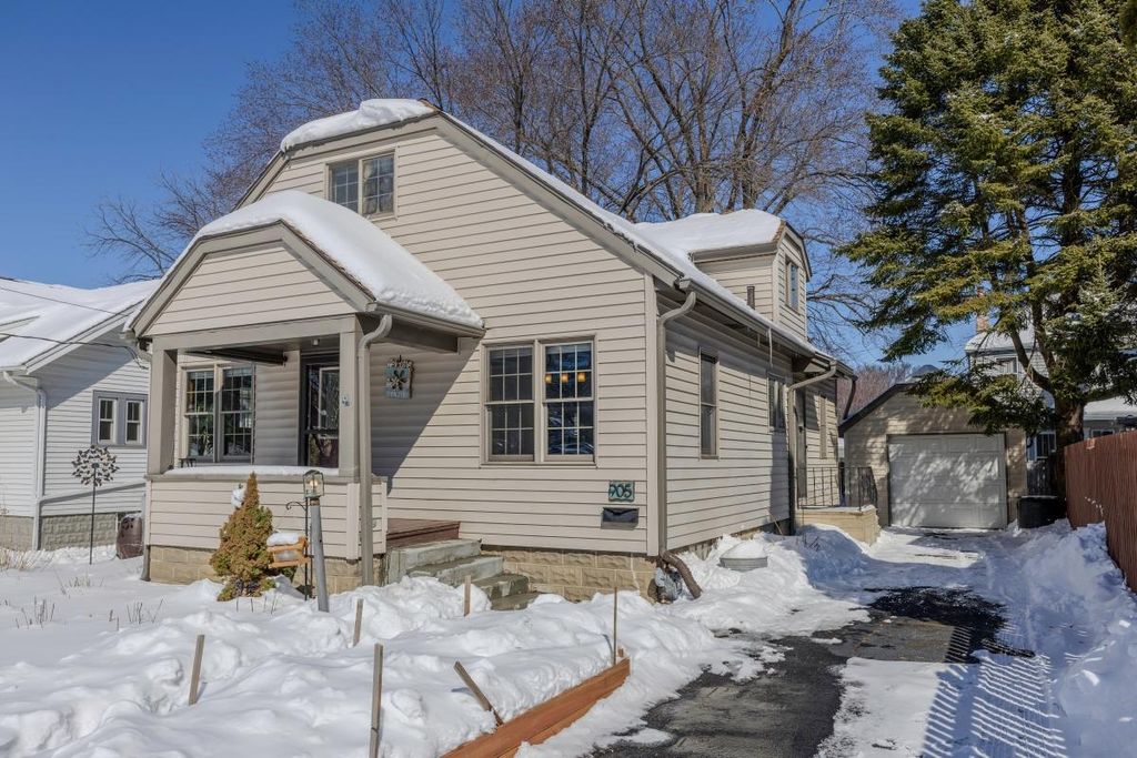 Photo of 905 1st Street NW, Rochester, MN 55901 (MLS # 7040761)