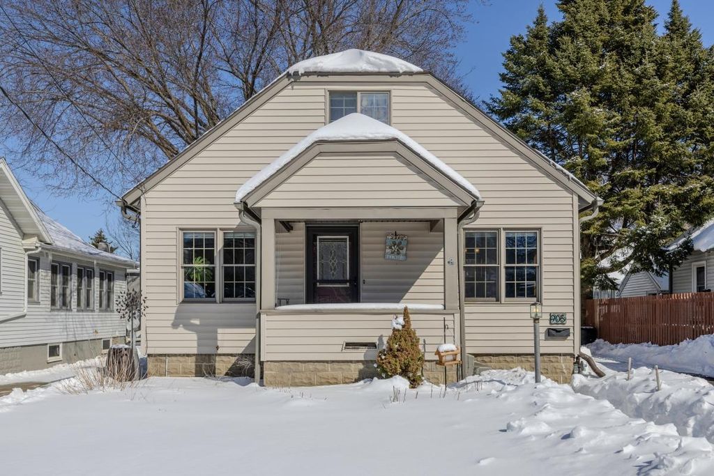 Photo of 905 1st Street NW, Rochester, MN 55901 (MLS # 7040761)