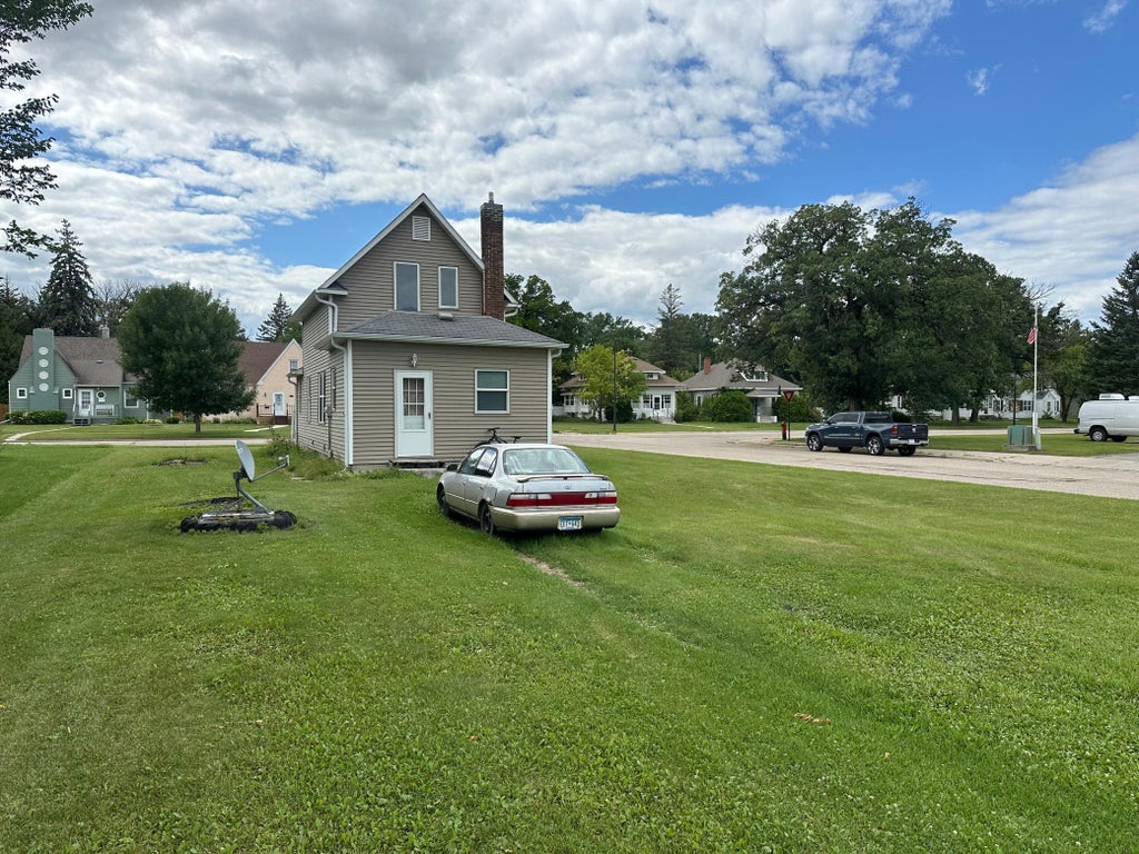 Photo of 824 Labree Avenue N, Thief River Falls, MN 56701 (MLS # 7121310)