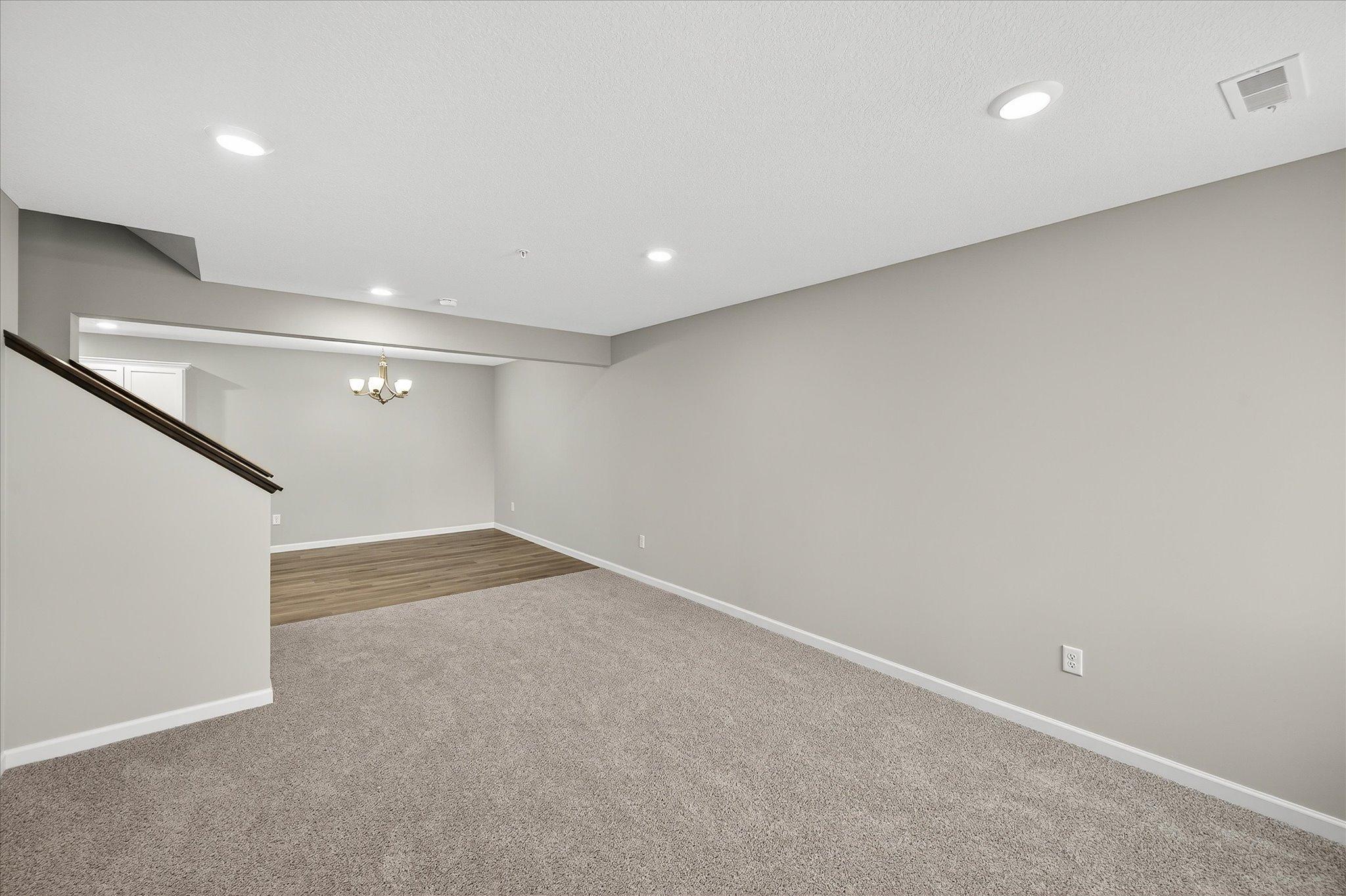 8828 Meadowcrest Drive NE
