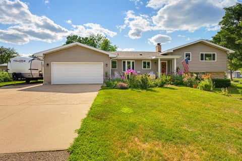 Photo of 870 Hanson Drive SW, Hutchinson, MN 55350 (MLS # 7111319)