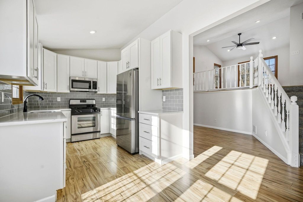 Photo of 7526 W 111th Street, Bloomington, MN 55438 (MLS # 6821755)