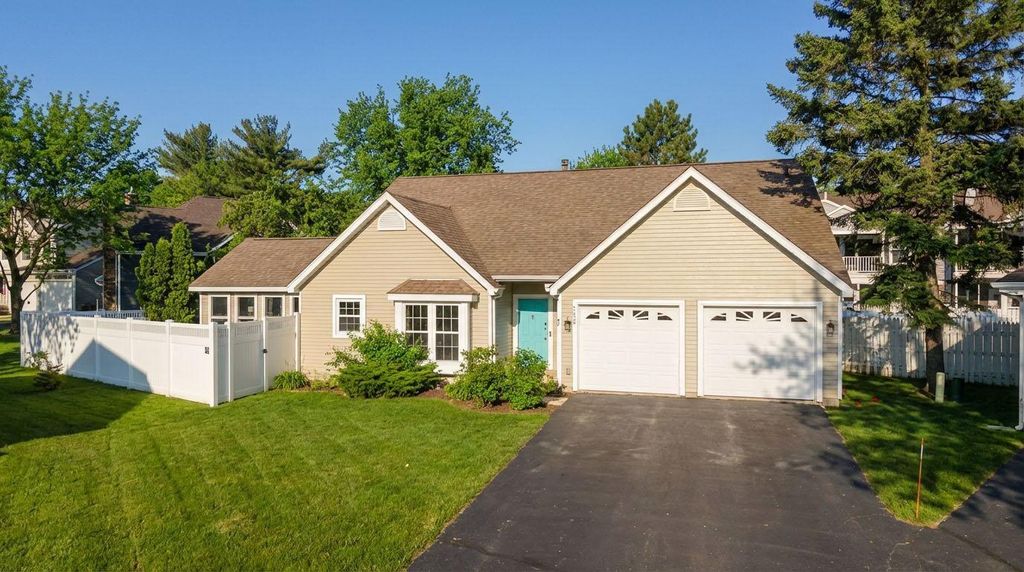 Photo of 7526 W 111th Street, Bloomington, MN 55438 (MLS # 6821755)