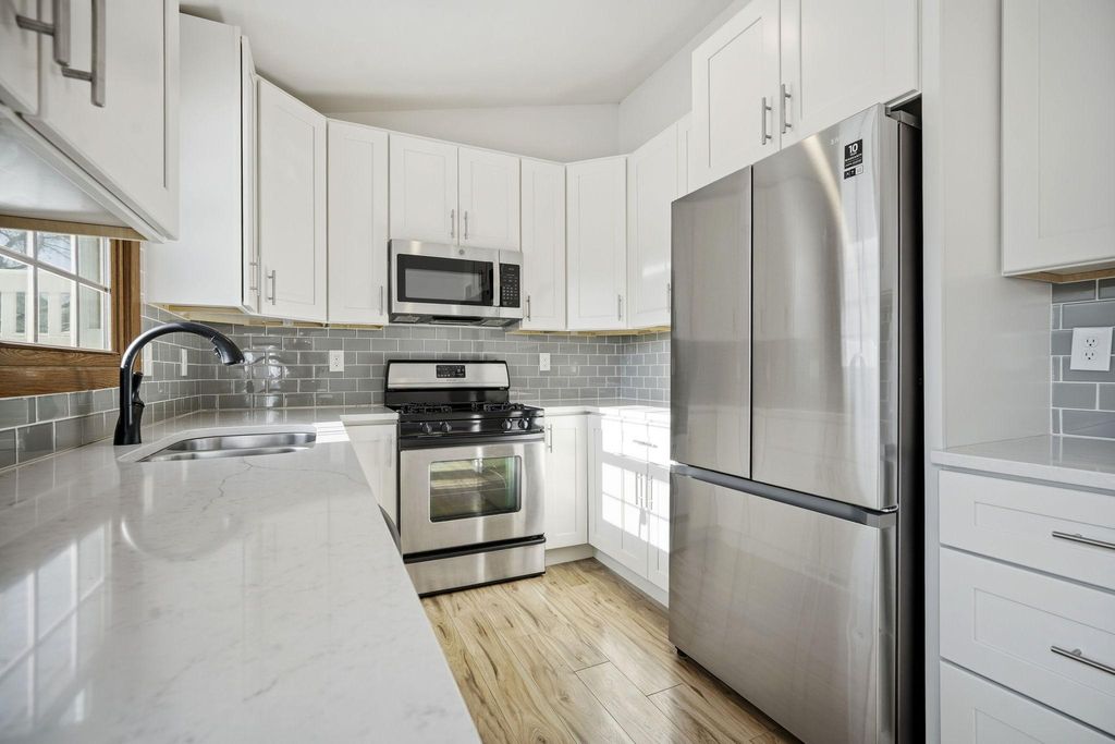 Photo of 7526 W 111th Street, Bloomington, MN 55438 (MLS # 6821755)