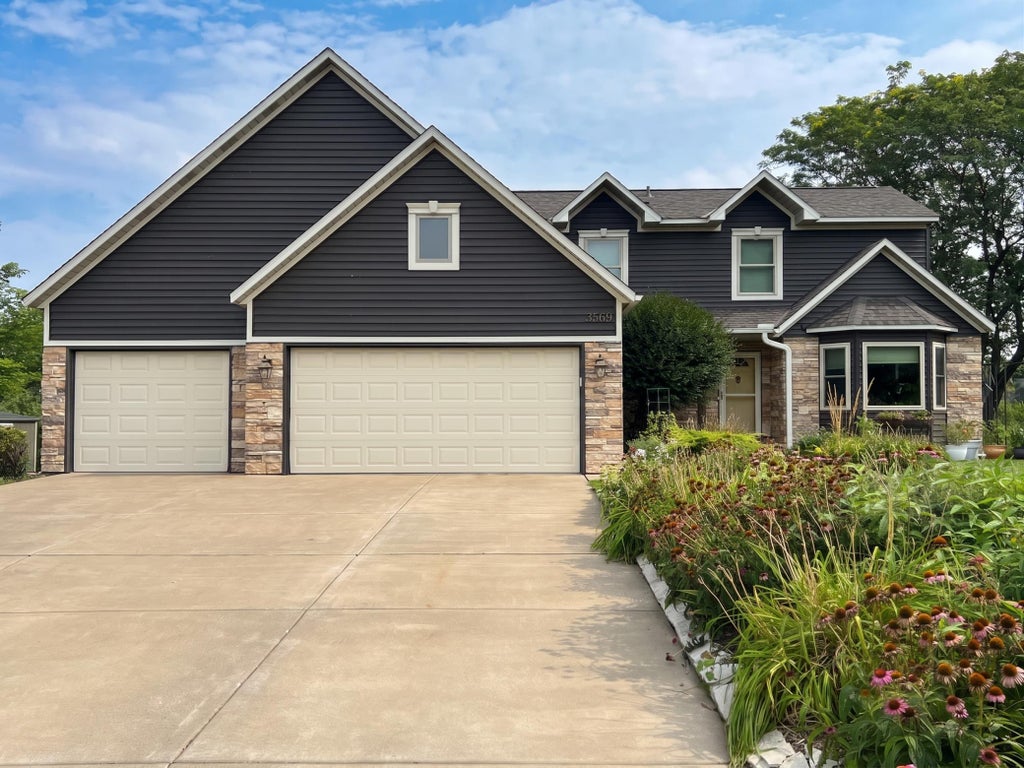 Photo of 3569 Gershwin Avenue N, Oakdale, MN 55128 (MLS # 7128598)