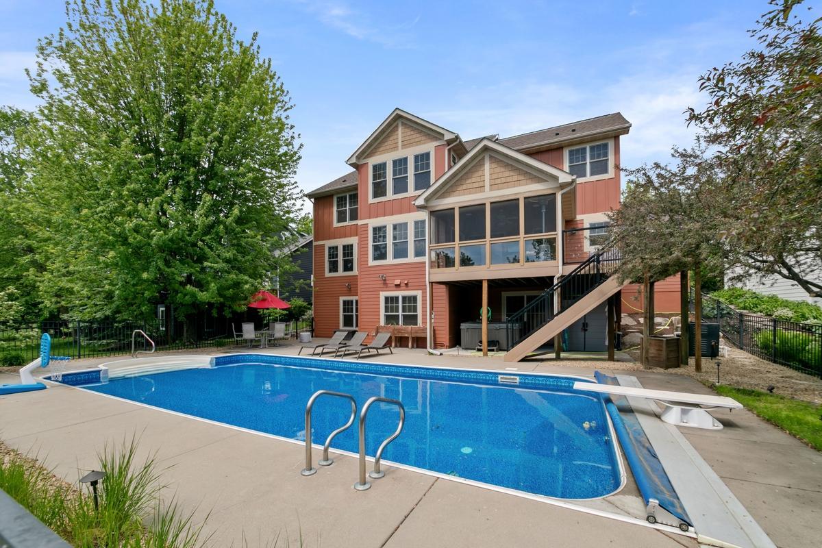 2297 Fieldstone Curve