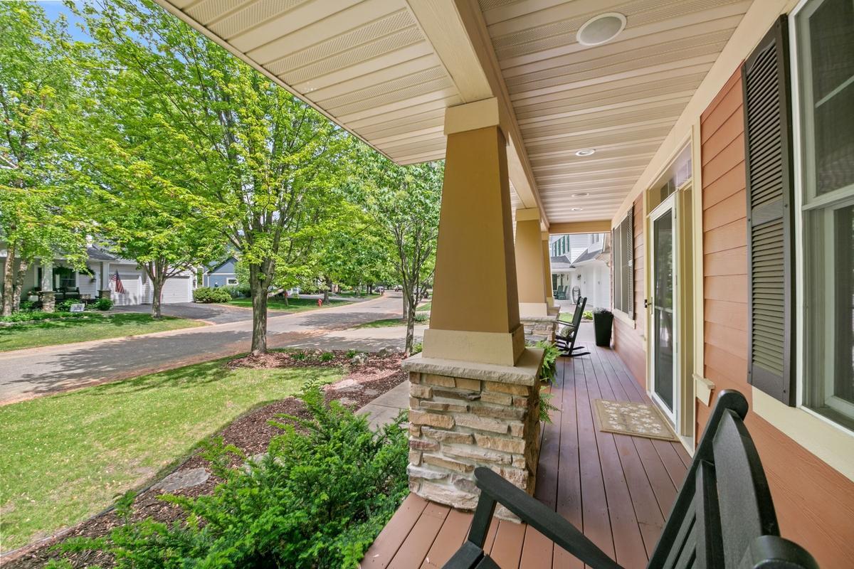 2297 Fieldstone Curve