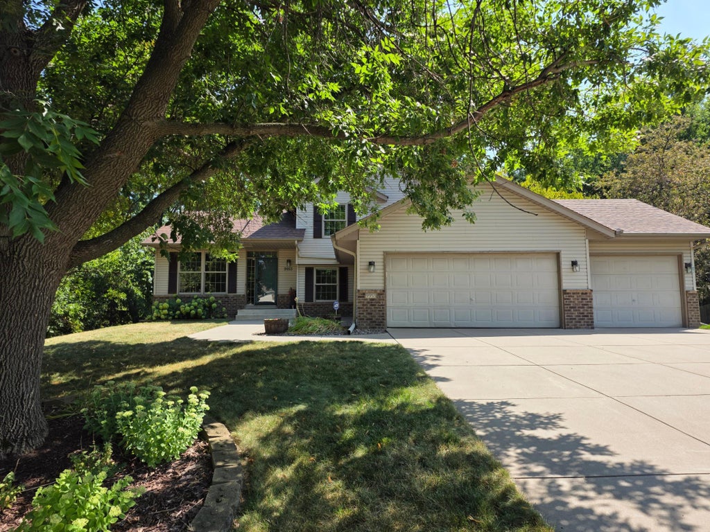 Photo of 9953 Starlight Drive, Woodbury, MN 55125 (MLS # 7140860)