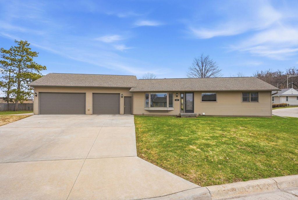 Photo of 137 Rhame Avenue, Red Wing, MN 55066 (MLS # 7052833)